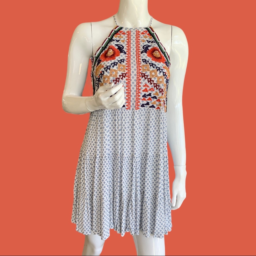 THML EMBROIDERED RAYON HALTER DRESS. SIZE MEDIUM